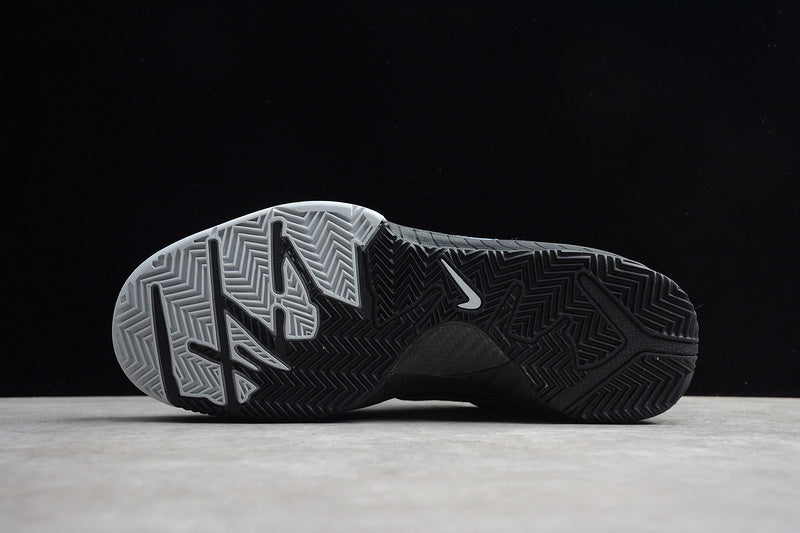 ZOOM KOBE 4 PROTRO BLACK/SILVER